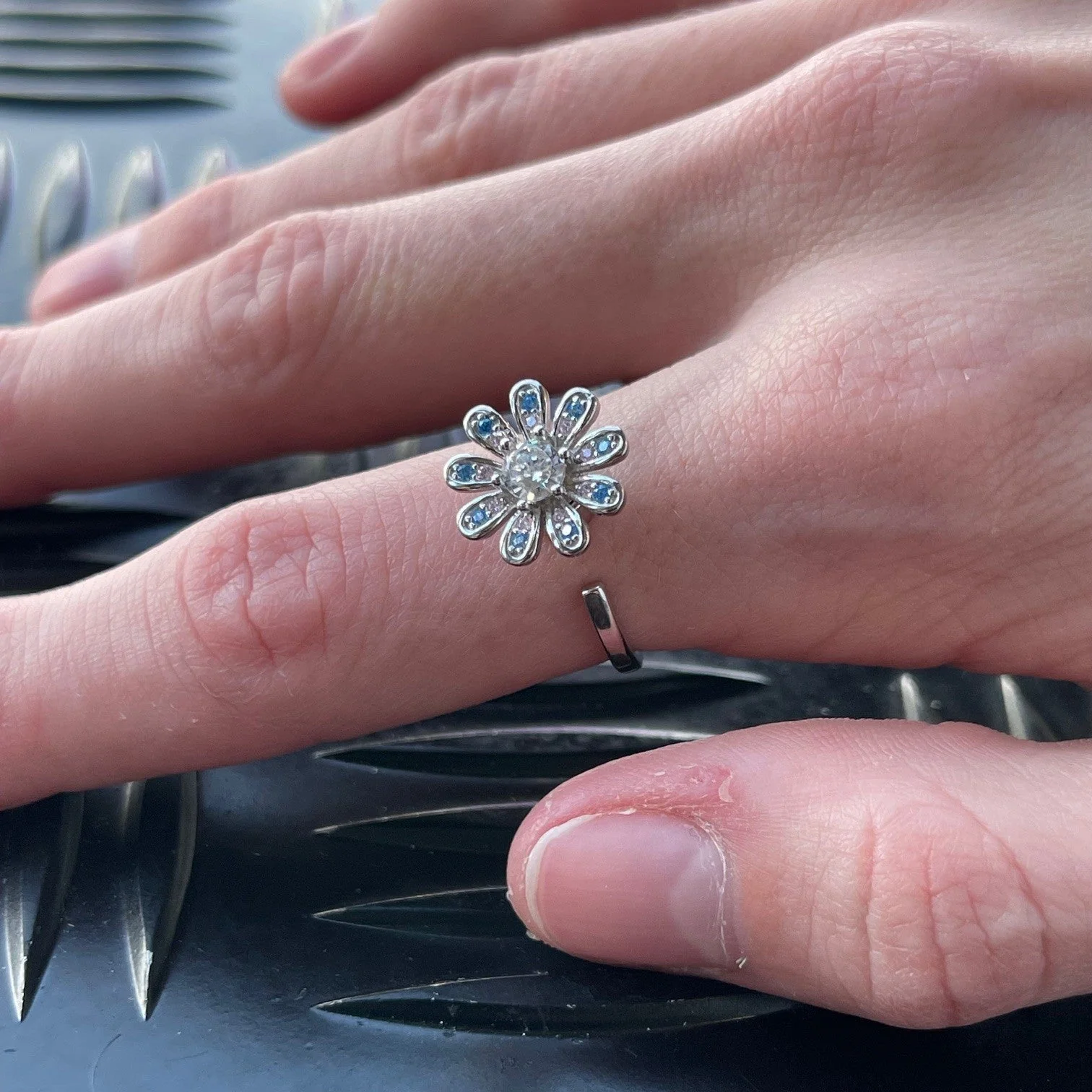 Bloom Fidget Ring - Image 4