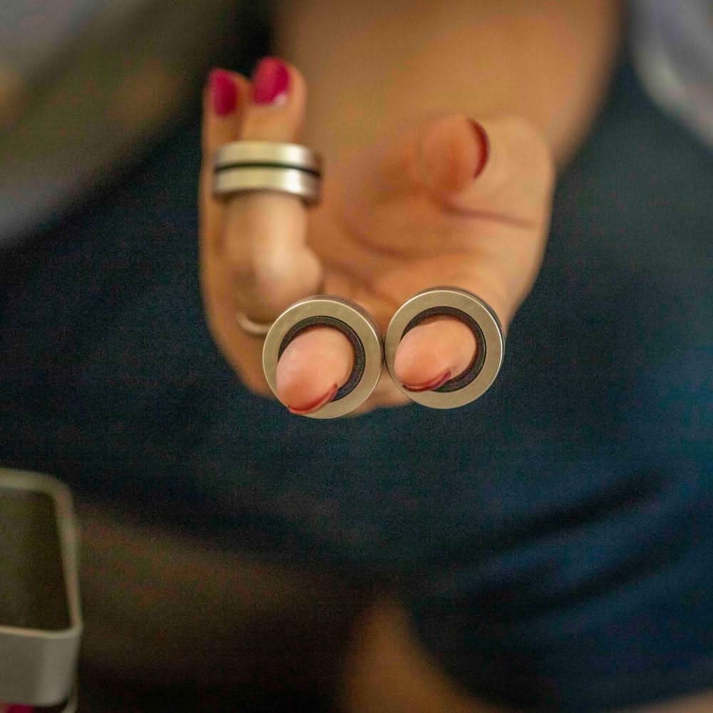 Original Magnetic Fidget Rings - Sliver Colour Plastic - Image 4